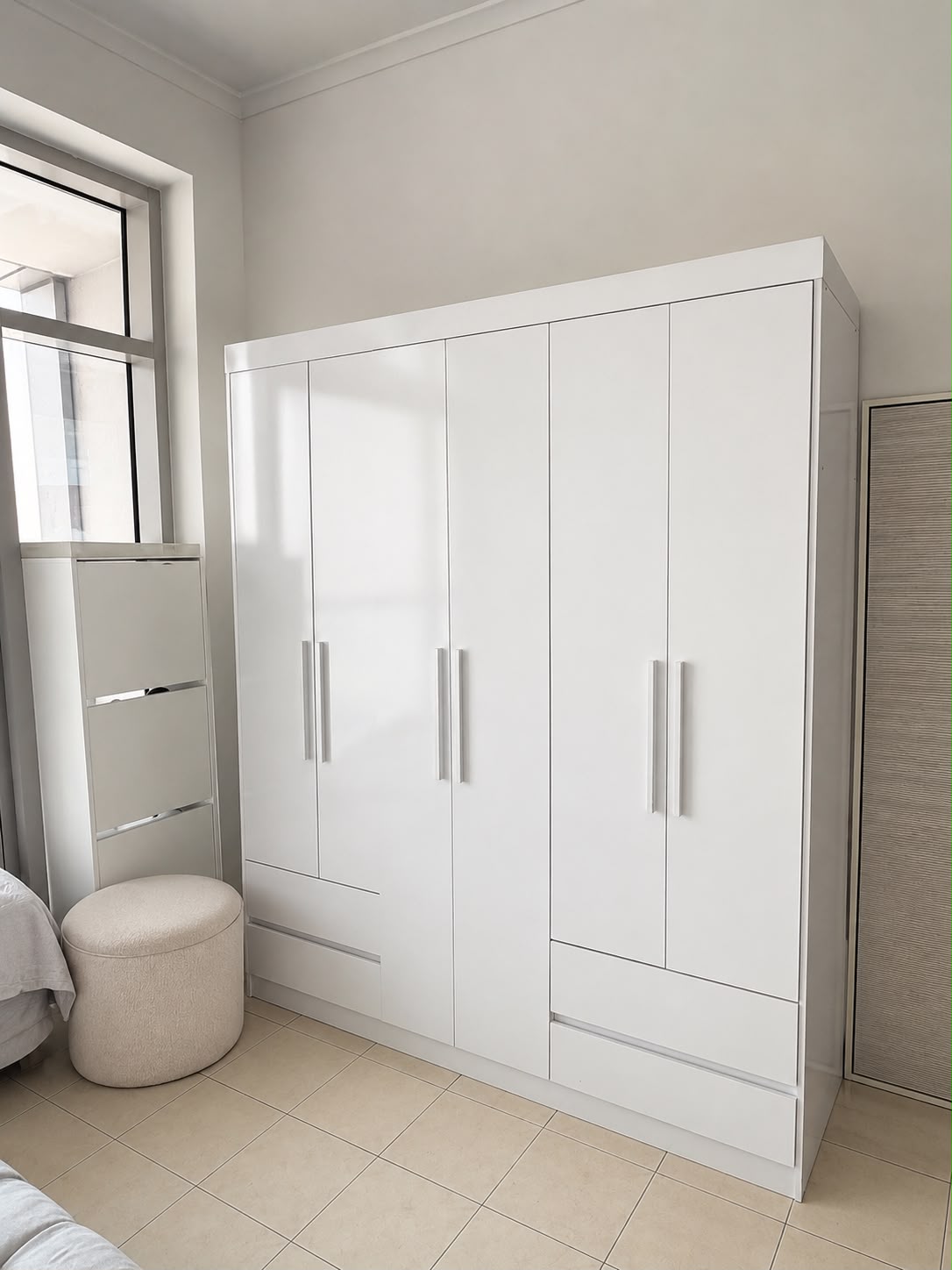 White 4-door wardrobe with drawers