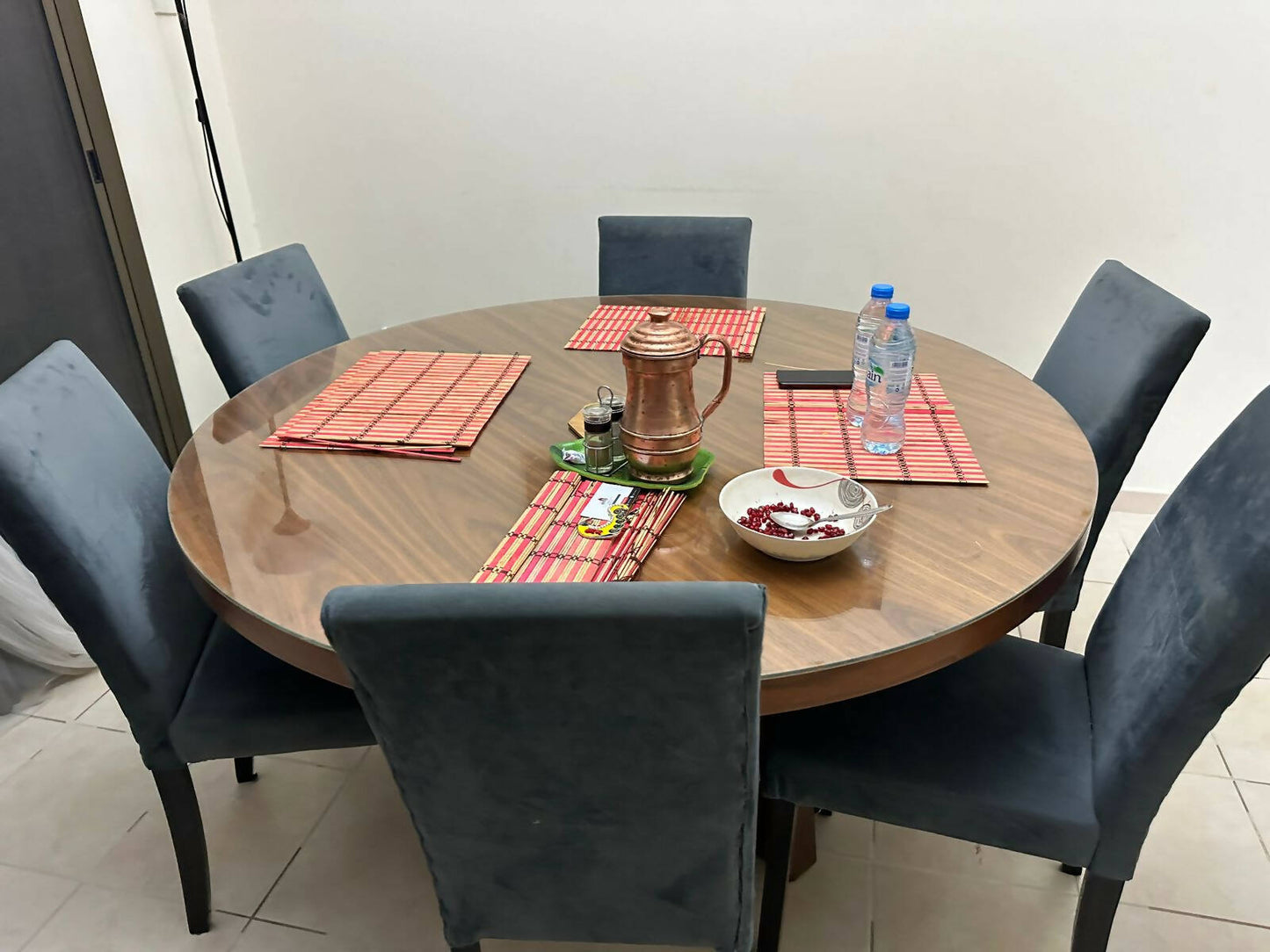 6 seater round dining table set